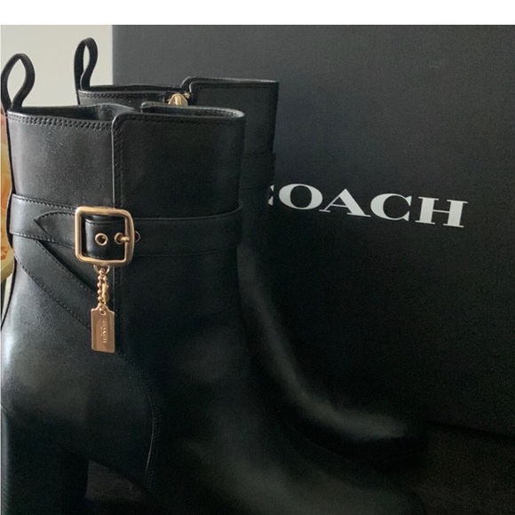 COACH
Women's Olivia Block-Heel Booties Size: 6 New with out the box - Picture 4 of 6